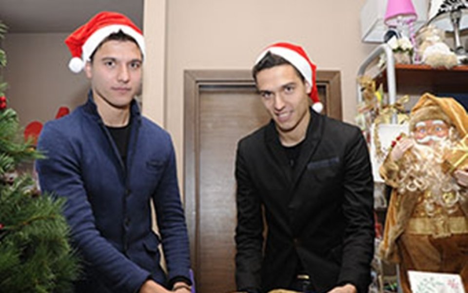 Близнаците Миланови с Коледна фотосесия