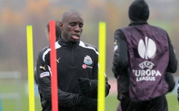 В Нюкасъл развяха белия флаг: Безсилни сме да задържим Ба