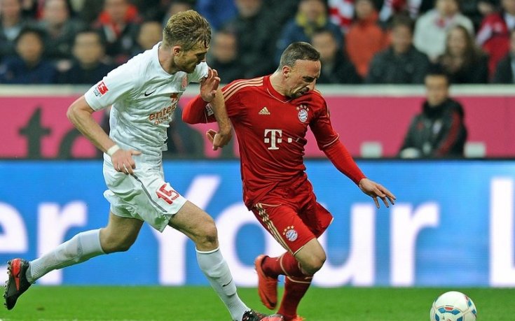 Байерн си уреди централен защитник