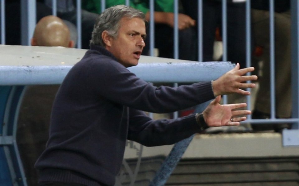 Моуриньо завидя на Венгер