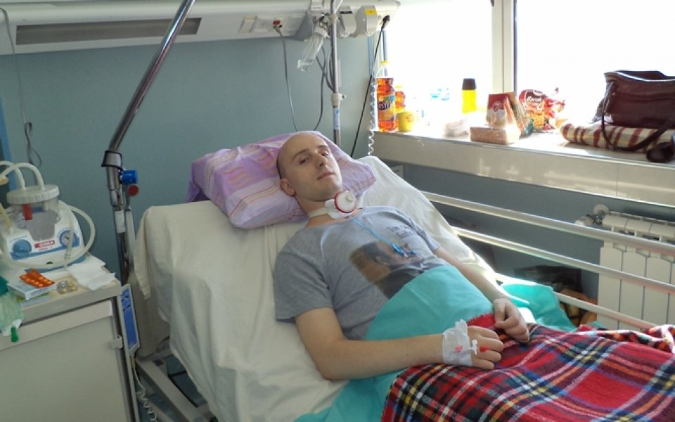 Левски подкрепи пострадал при катастрофа млад мъж