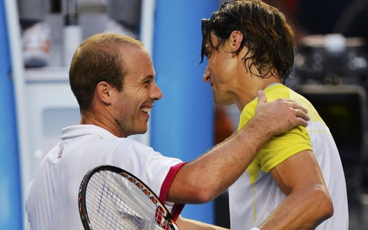 Ферер отчая Рошу за по-малко от два часа, 79-ият в света изхвърли Хуан Монако