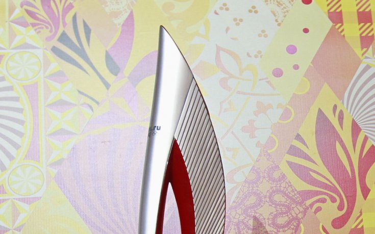 СНИМКИ: Представиха олимпийския факел за Зимната Олимпиада в Сочи