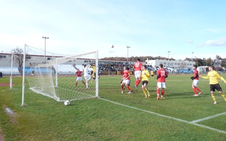 Мъри дебютира с победа начело на Ботев Пд