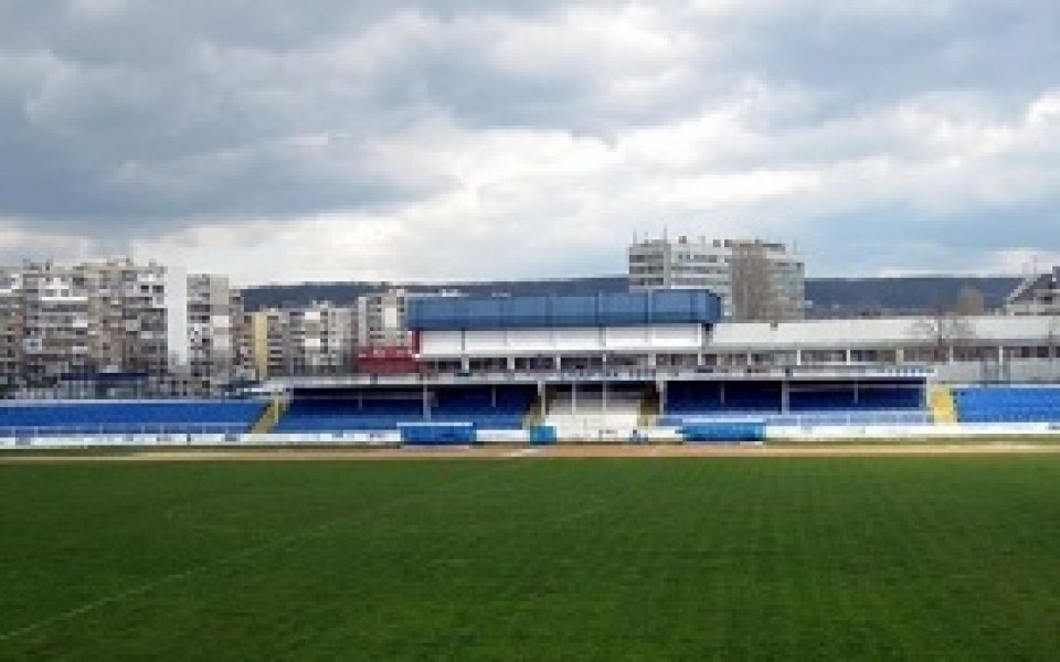 Спартак Вн освободи петима, Цачев дойде, чакат Русев