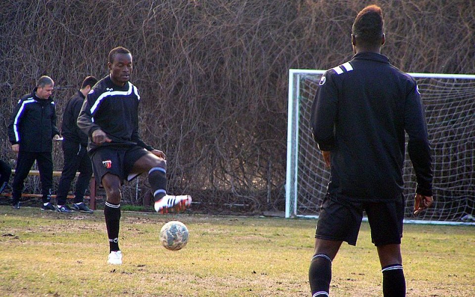 Жозеф Еме и Джефри Ешън напуснаха лагера на Локо Пд