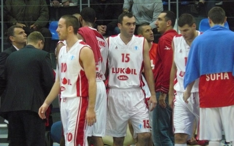 Лукойл вкара 100 в дебюта на Везенков