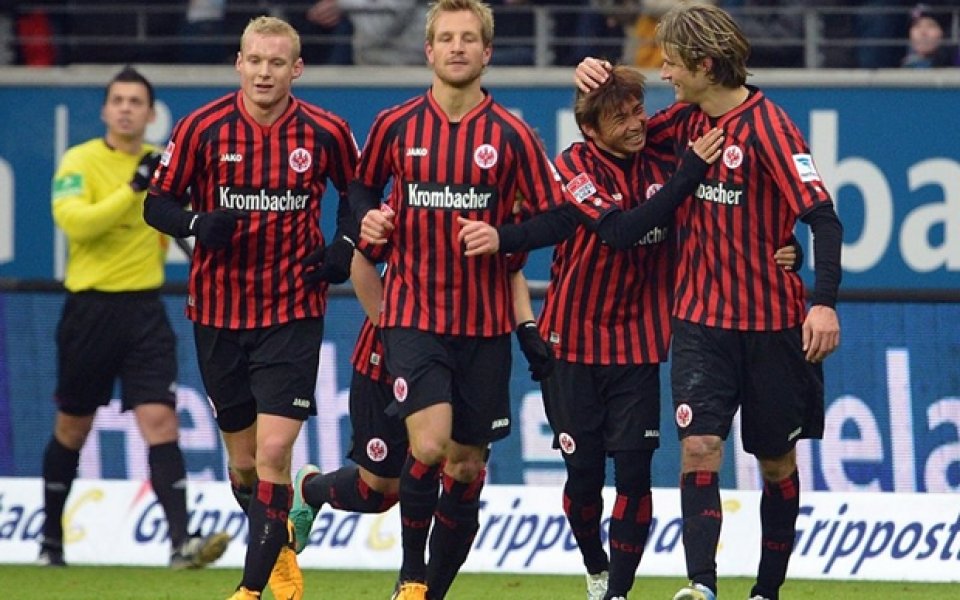 Айнтрахт се отдалечи от Шалке в челото, Майнц помириса Европа