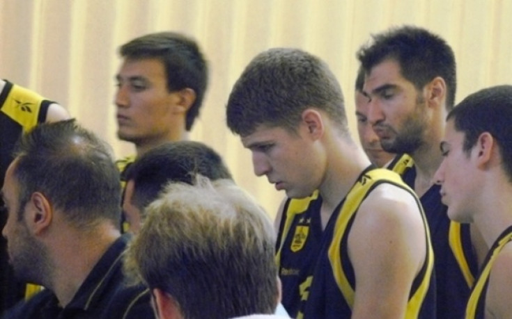 Страхотен Везенков изведе Арис до успех над Олимпиакос