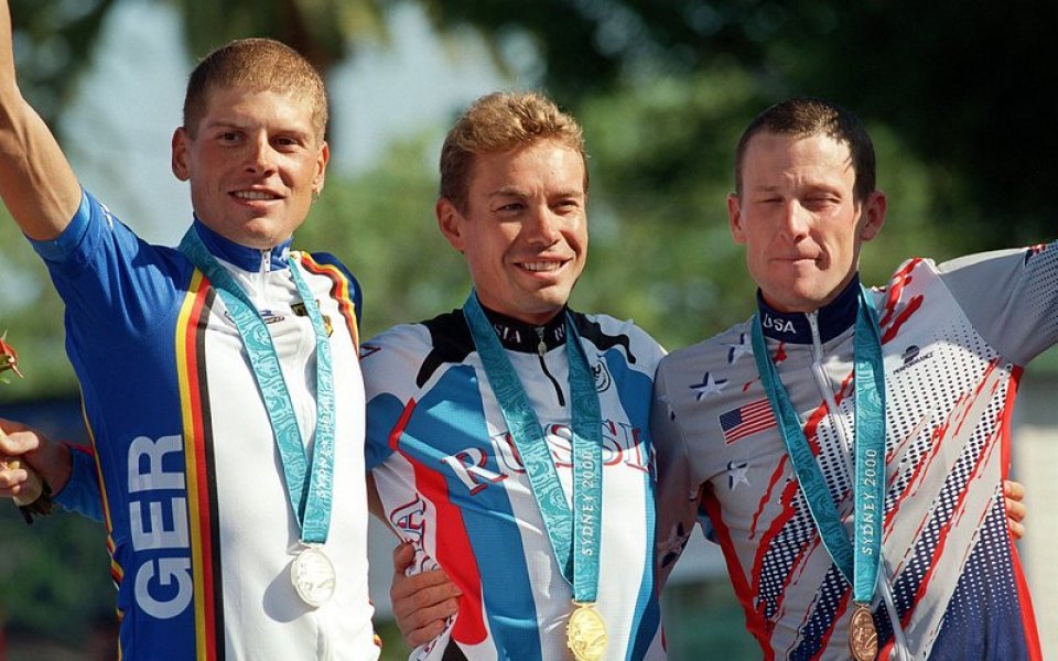 Международният колоездачен съюз разпусна комисията за Ланс Армстронг