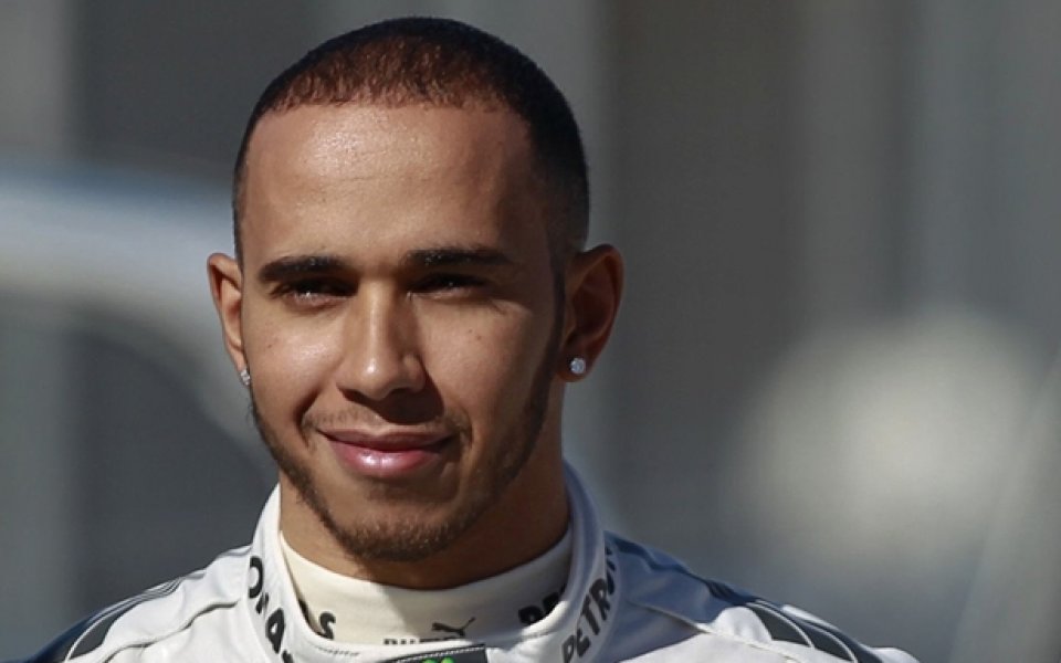 Хамилтън катастрофира на Херес при първите тестове на новия Мерцедес