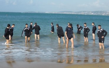 СНИМКИ: Смърфовете се изкъпаха в Средиземно море