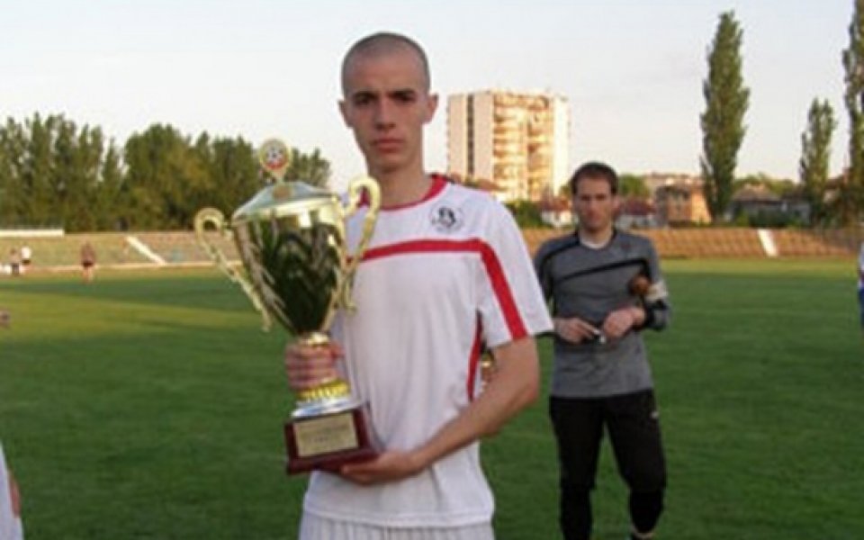 Литекс се раздели с халф