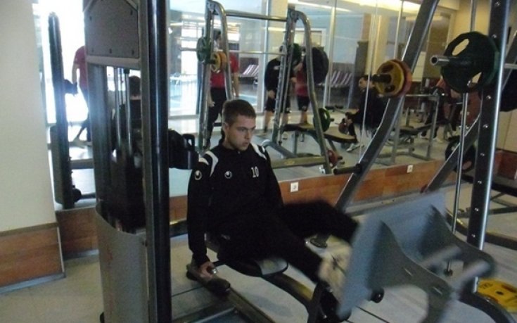 СНИМКИ: Проливен дъжд измести сутрешната тренировка на Локо Пд във фитнеса