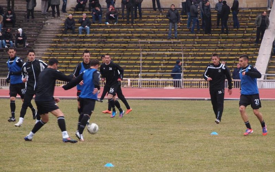 Локо Пд играе с Любимец от 15 часа на стадион „Пловдив“