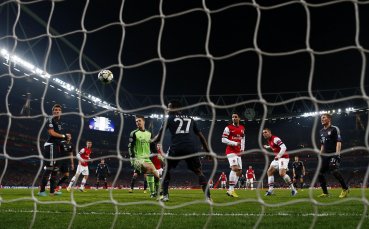 Подолски не губи вяра, че Арсенал може да продължи