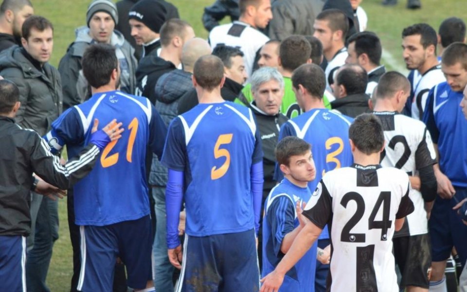 Прекратиха контролата на Локо Пд с Любимец, Узунов пак наду свирката