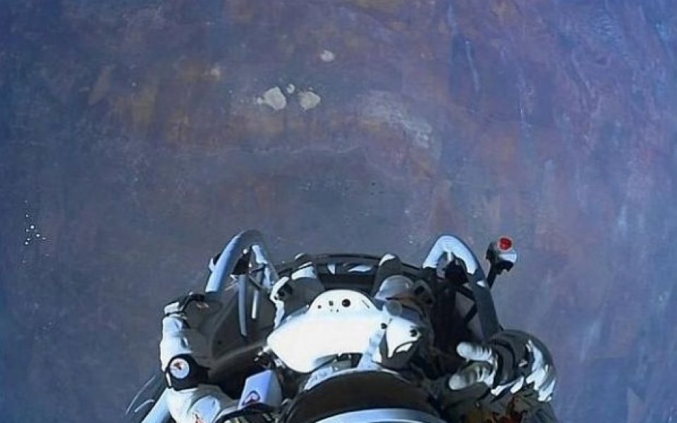 Потвърдиха рекордите на Баумгартнер