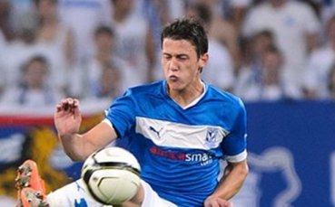 Александър Тонев и Лех Познан се приближиха на точка от лидера в Полша