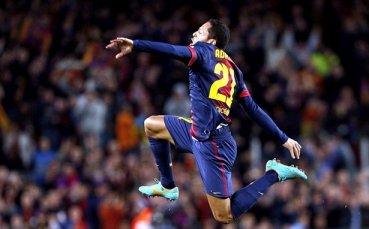 Адриано на път да поднови договора си с Барса