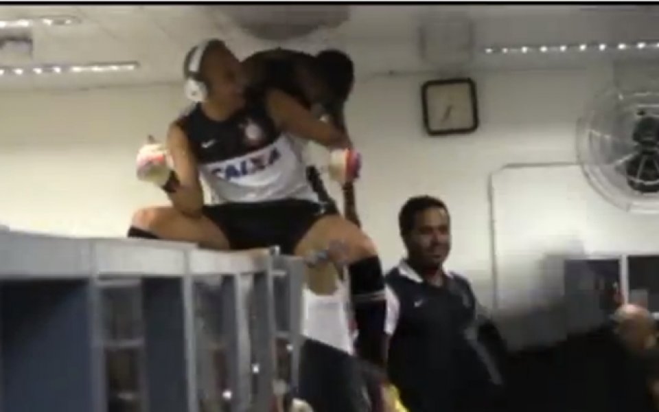 ВИДЕО: И Коринтиас полудя по Харлем Шейк