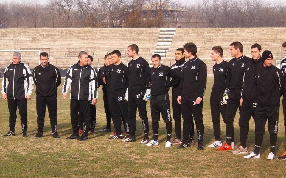 Футболисти и ръководство застават зад Марешки