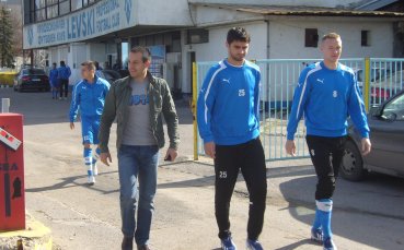 Левски рекламира фенска колекция, бащата на Гари е най-новият почитател на сините