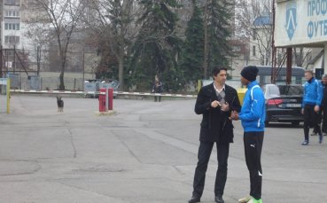 Борето разговаря с „шефа на чужденците“ в Левски