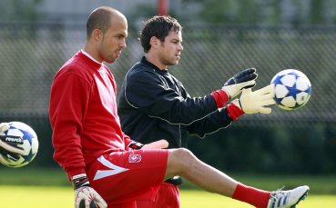 Правят специална ръкавица за Михайлов, който счупи кутрето на лявата си ръка