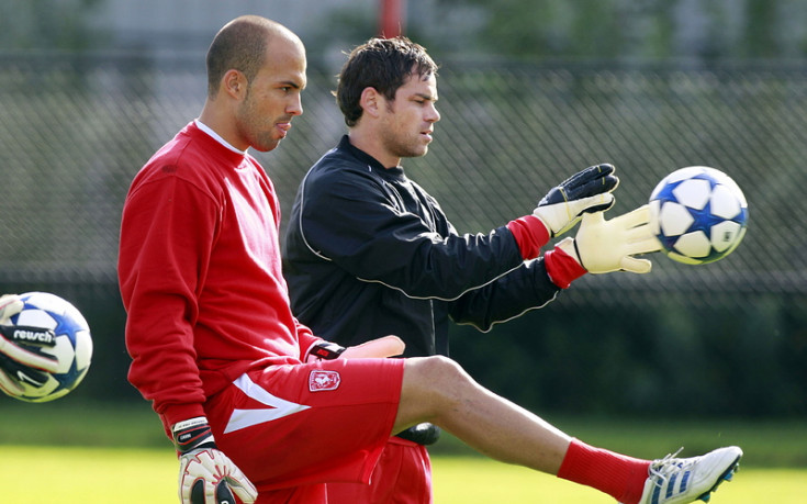 Правят специална ръкавица за Михайлов, който счупи кутрето на лявата си ръка