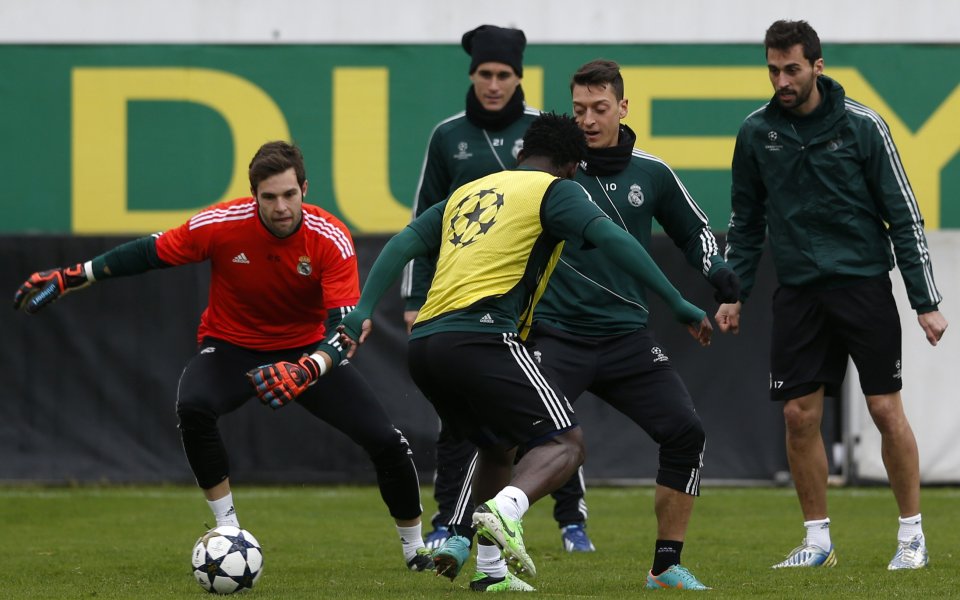 Реал Мадрид без Йозил и Кака при гостуването на Атлетик Билбао