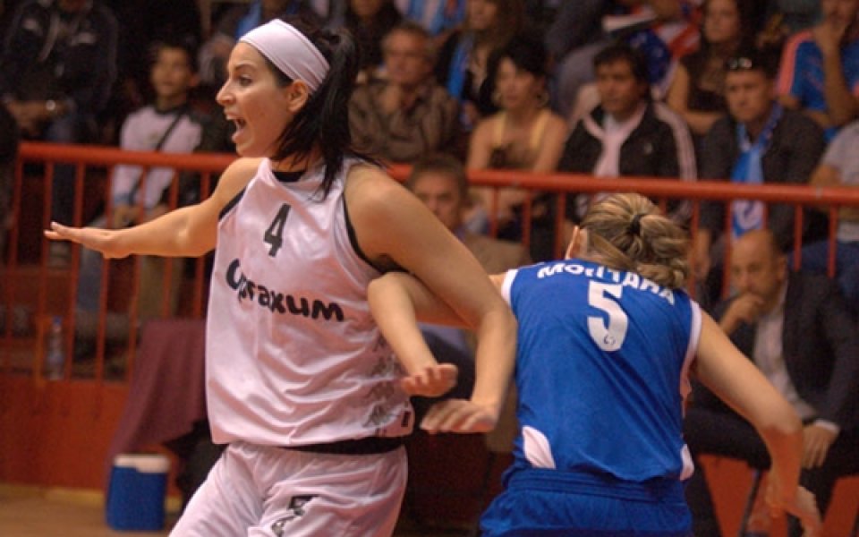 Нефтохимик и Дунав убедителни на старта на полуфиналите при дамите