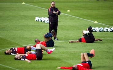 Дик Адвокаат може да поеме Анжи