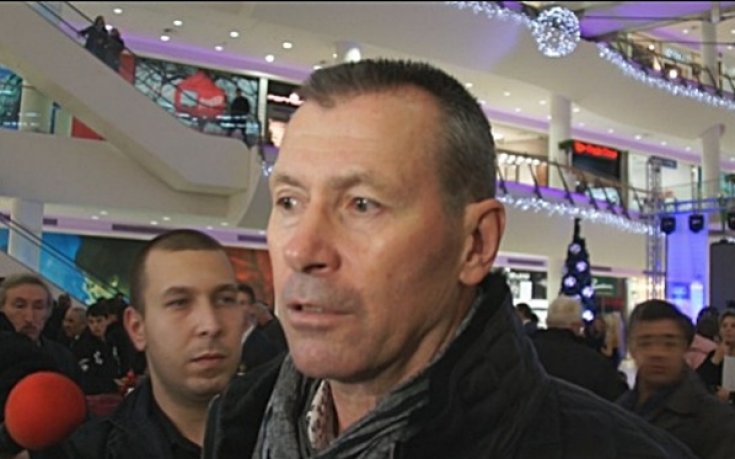 Болтън освобождава сина на Майкъла