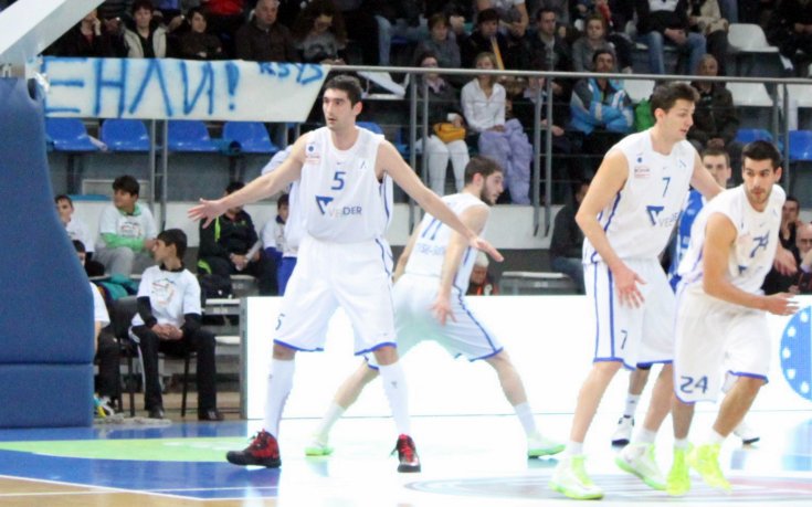 Левски започна мъчно, но все пак успешно срещу Берое