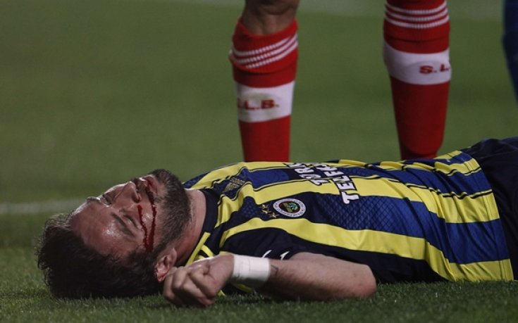 ВИДЕО: Кошмарна нощ за Фенербахче  Гьонюл обаче е добре в болницата