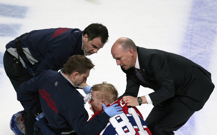 ВИДЕО: Брутална кървава сцена в НХЛ