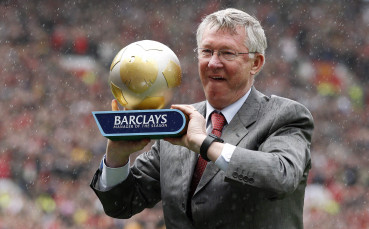 Големият сър Алекс Фъргюсън ще продължи да работи за Юнайтед