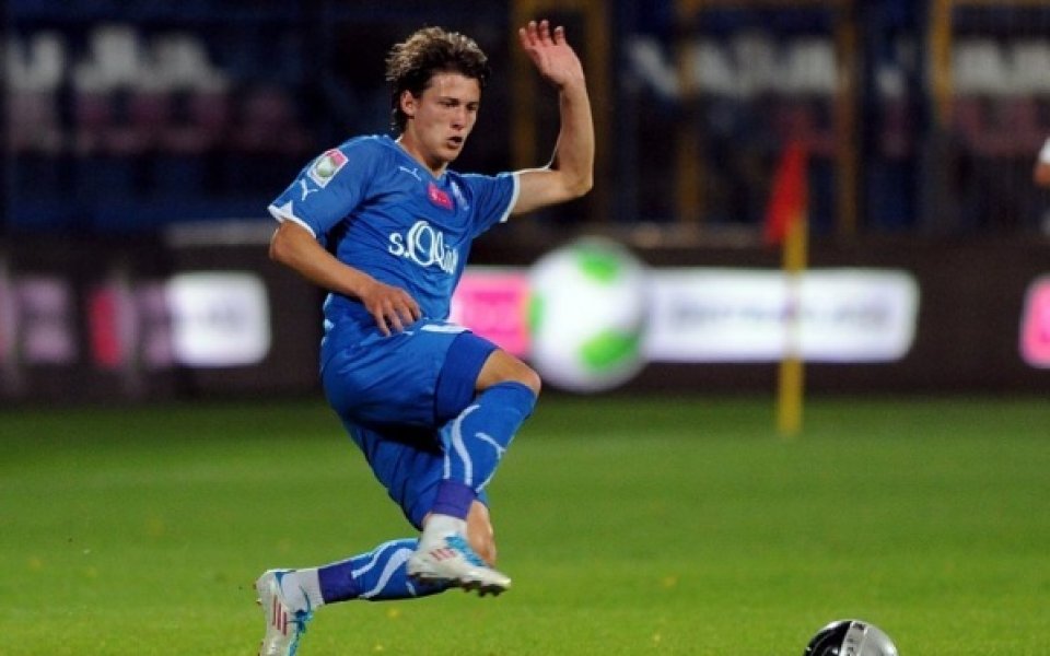 Лех се изкачи на върха без Тонев