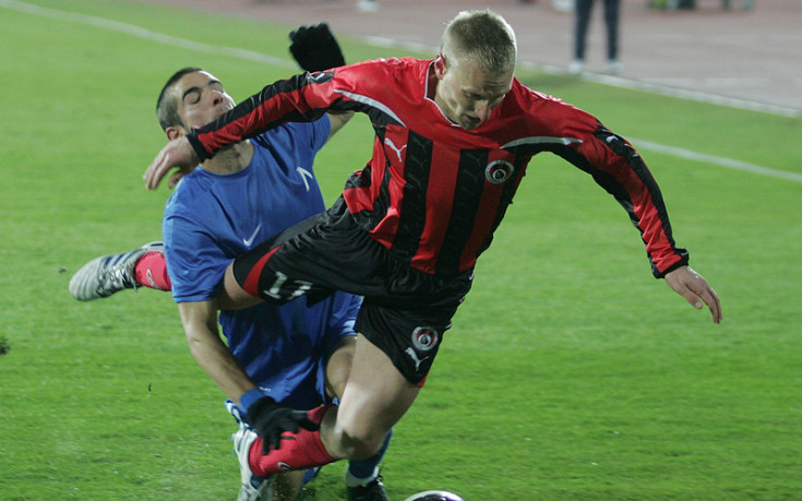 Сложиха титанов пирон в коляното на играч на Локо Пд