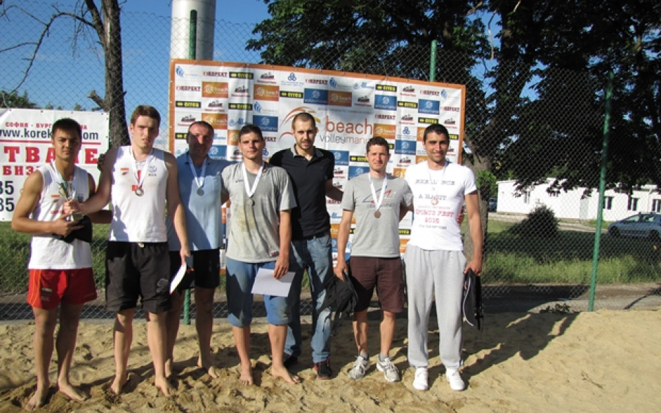 Валентин Братоев и Мартин Стоев наградиха шампионите в първия турнир от Beach Volley Mania 2013