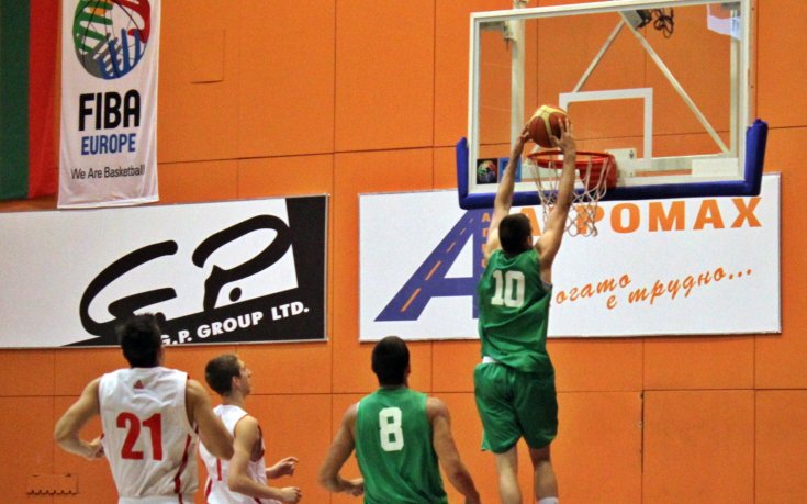 СНИМКИ: Добра първа контрола за младежите, разбиха Румъния в Правец