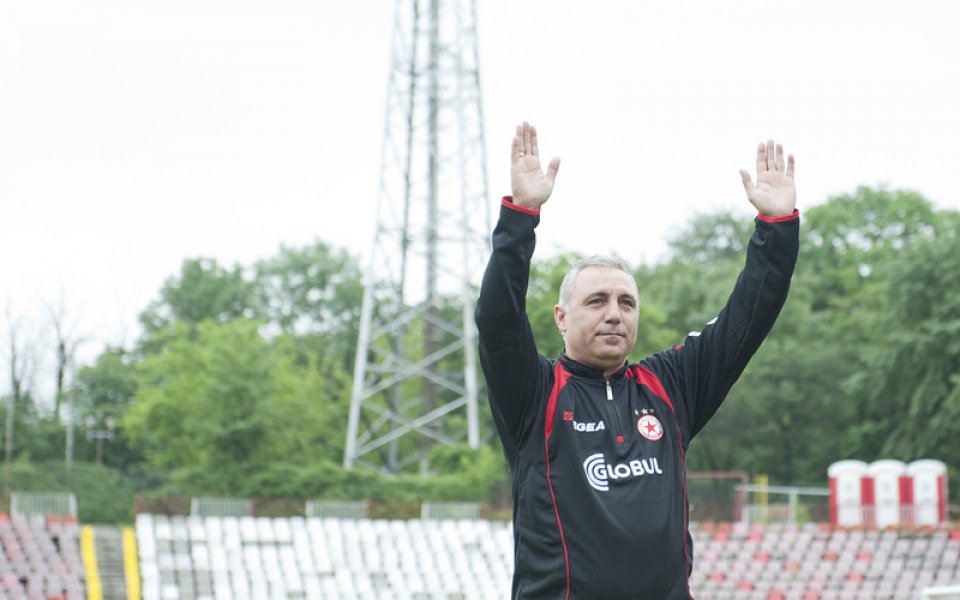 Стоичков още умува за Бруно Октавио