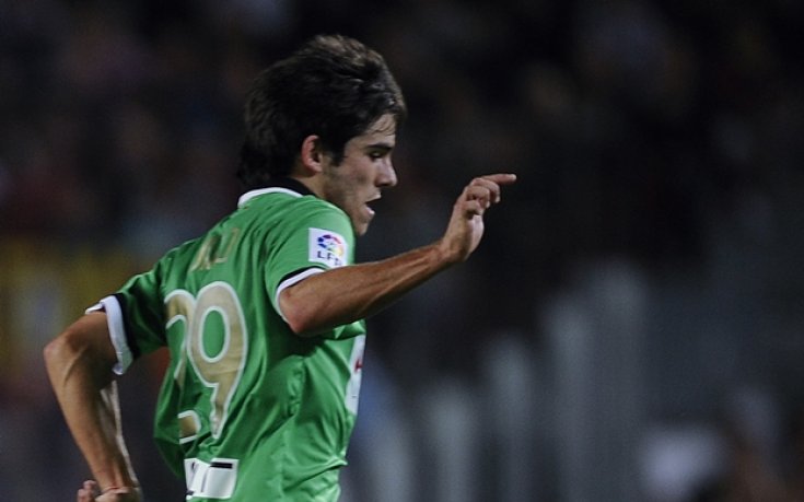 Севиля привлече испански национал