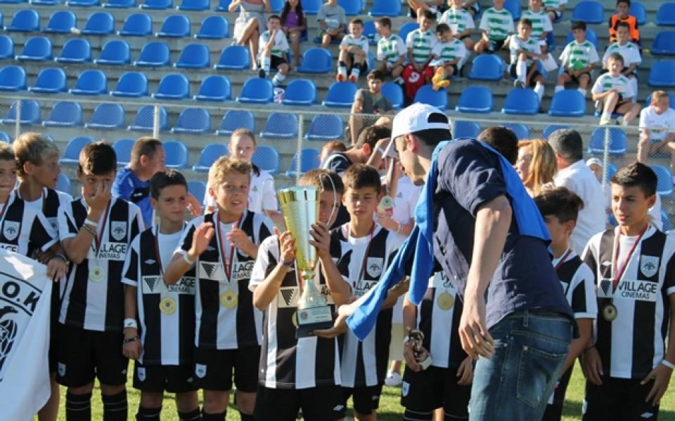 ПАОК спечели Локобол в Албена, Бербатов връчи купата