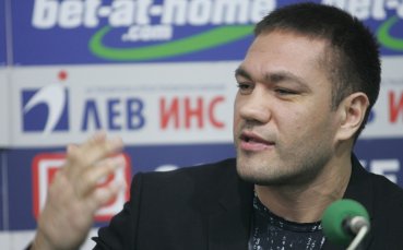 Кобрата играе футбол пред очите на Гюнтер Нетцер