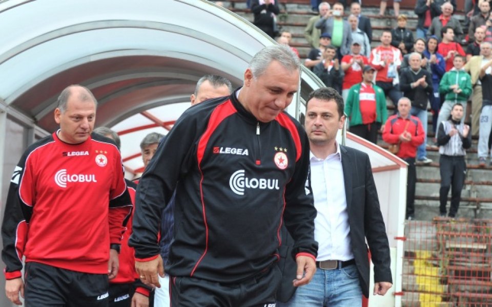 Стоичков отложи решението си за ЦСКА с половин ден