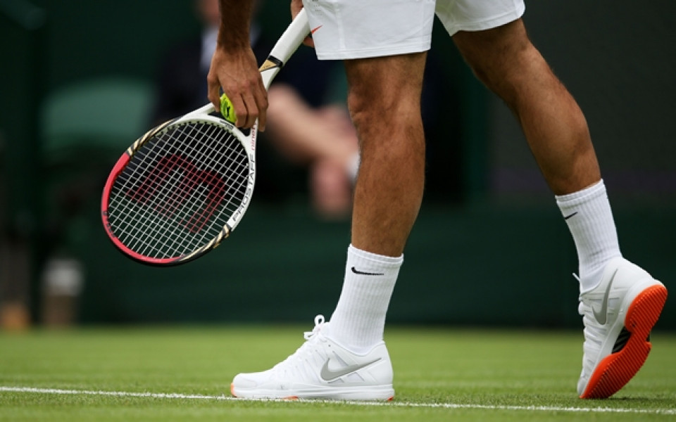 Забраниха на Федерер маратонките с жълти подметки