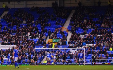 Евертън тръгна против феновете си с новите екипи