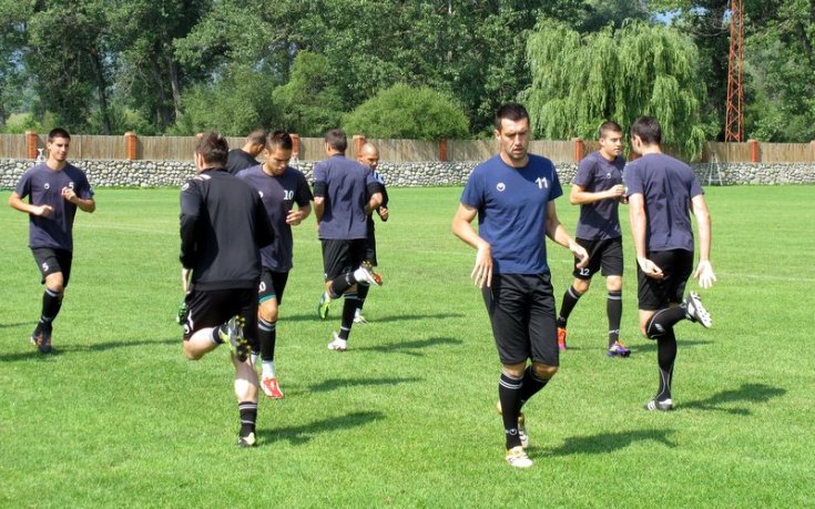 Стартовите 11 на Локо Пловдив срещу Пирин ГД, Куанг няма да играе